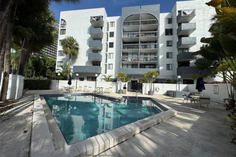 Copropriété à vendre à Miami, Floride: 2 chambres, 64.94 m2 № 1956472 - photo 17