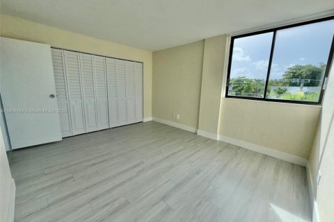 Copropriété à vendre à Miami, Floride: 2 chambres, 64.94 m2 № 1956472 - photo 13