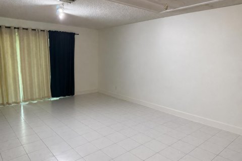 Touwnhouse à vendre à Sunrise, Floride: 2 chambres, 128.95 m2 № 2086268 - photo 2