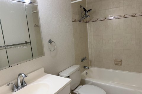 Copropriété à louer à Hallandale Beach, Floride: 1 chambre, 74.14 m2 № 2381770 - photo 5