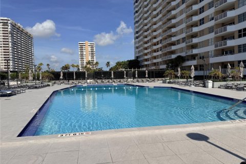 Copropriété à louer à Hallandale Beach, Floride: 1 chambre, 74.14 m2 № 2381770 - photo 17