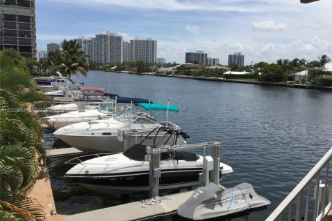 Copropriété à louer à Hallandale Beach, Floride: 1 chambre, 74.14 m2 № 2381770 - photo 14