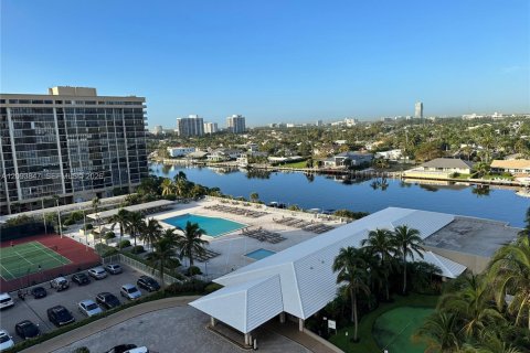 Copropriété à louer à Hallandale Beach, Floride: 1 chambre, 74.14 m2 № 2381770 - photo 12
