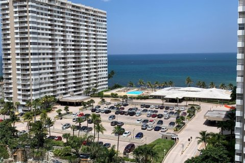 Copropriété à louer à Hallandale Beach, Floride: 1 chambre, 74.14 m2 № 2381770 - photo 18