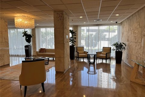 Copropriété à louer à Hallandale Beach, Floride: 1 chambre, 74.14 m2 № 2381770 - photo 11
