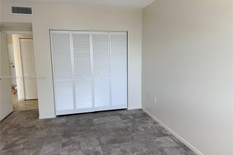 Copropriété à louer à Hallandale Beach, Floride: 1 chambre, 74.14 m2 № 2381770 - photo 4