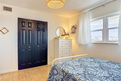 Condo in Ormond Beach, Florida, 2 bedrooms № 2195458 - photo 16