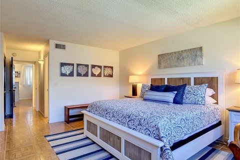 Condo in Ormond Beach, Florida, 2 bedrooms № 2195458 - photo 17