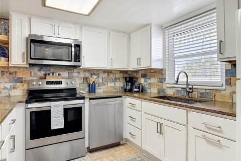 Condo in Ormond Beach, Florida, 2 bedrooms № 2195458 - photo 7