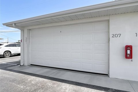 Condo in Ormond Beach, Florida, 2 bedrooms № 2195458 - photo 25