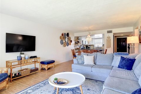 Condo in Ormond Beach, Florida, 2 bedrooms № 2195458 - photo 10