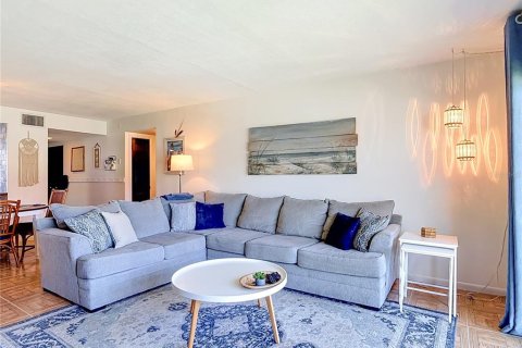 Condo in Ormond Beach, Florida, 2 bedrooms № 2195458 - photo 11