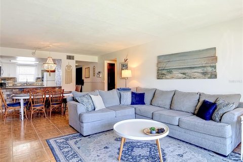 Condo in Ormond Beach, Florida, 2 bedrooms № 2195458 - photo 12