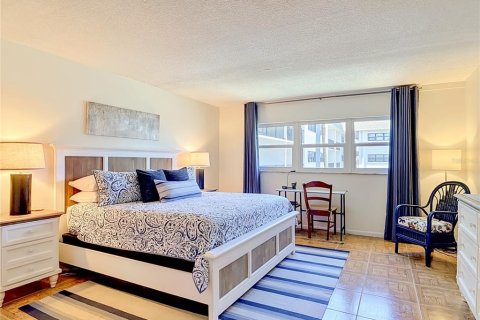 Condo in Ormond Beach, Florida, 2 bedrooms № 2195458 - photo 18