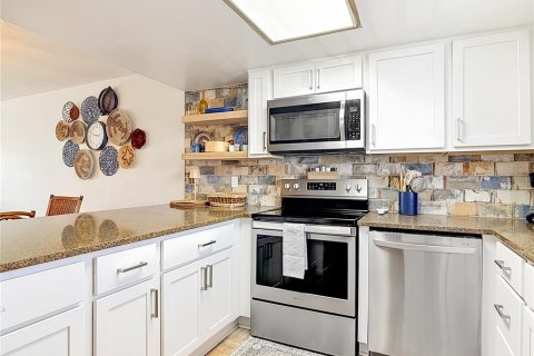 Condo in Ormond Beach, Florida, 2 bedrooms № 2195458 - photo 8