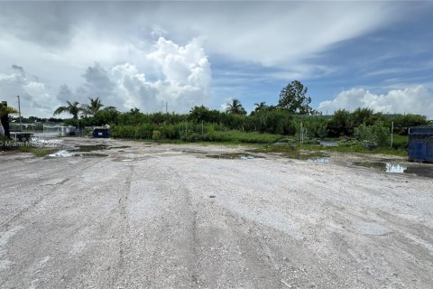 Commercial property in Miami-Dade, Florida № 2013183 - photo 22