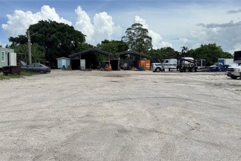 Commercial property in Miami-Dade, Florida № 2013183 - photo 15