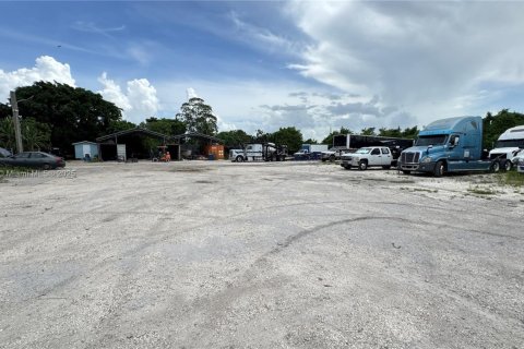Commercial property in Miami-Dade, Florida № 2013183 - photo 20