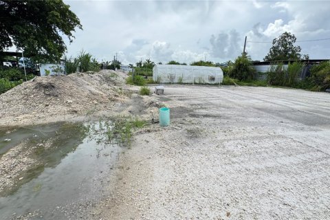 Commercial property in Miami-Dade, Florida № 2013183 - photo 25