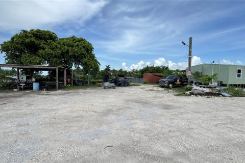 Commercial property in Miami-Dade, Florida № 2013183 - photo 19