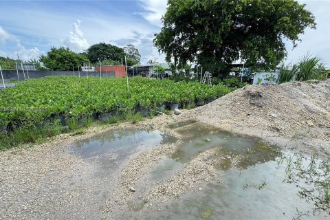 Commercial property in Miami-Dade, Florida № 2013183 - photo 13