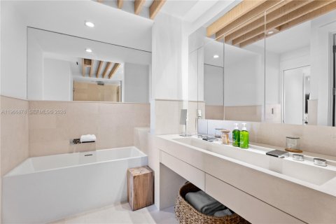 Condominio en venta en Miami Beach, Florida, 3 dormitorios, 204.66 m2 № 2029116 - foto 19