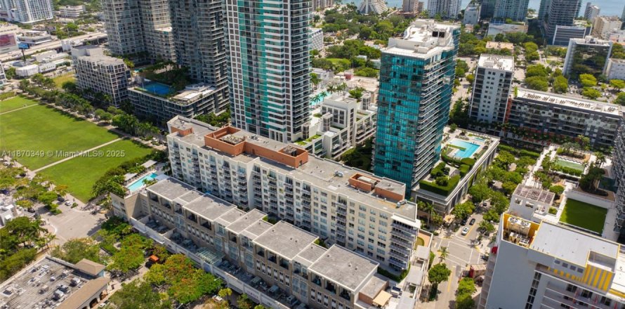 Condo à Miami, Floride, 2 chambres  № 1978524