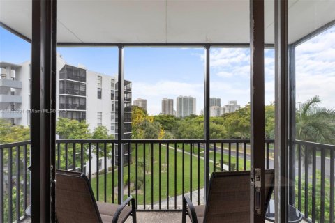 Condominio en venta en Aventura, Florida, 2 dormitorios, 87.7 m2 № 1817636 - foto 1