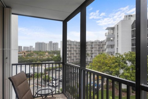 Condominio en venta en Aventura, Florida, 2 dormitorios, 87.7 m2 № 1817636 - foto 20