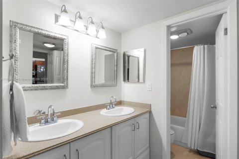 Condominio en venta en Aventura, Florida, 2 dormitorios, 87.7 m2 № 1817636 - foto 10