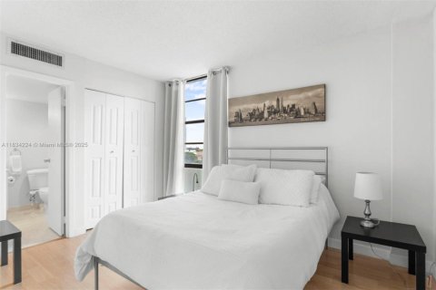 Condominio en venta en Aventura, Florida, 2 dormitorios, 87.7 m2 № 1817636 - foto 15