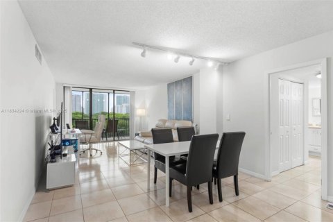 Condominio en venta en Aventura, Florida, 2 dormitorios, 87.7 m2 № 1817636 - foto 2