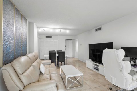Condominio en venta en Aventura, Florida, 2 dormitorios, 87.7 m2 № 1817636 - foto 4