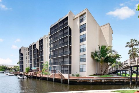 Condominio en alquiler en Boca Raton, Florida, 2 dormitorios, 104.98 m2 № 2084989 - foto 3
