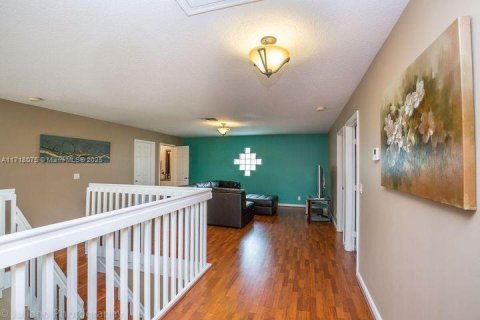 House in Coral Springs, Florida 5 bedrooms, 305.65 sq.m. № 1764133 - photo 14