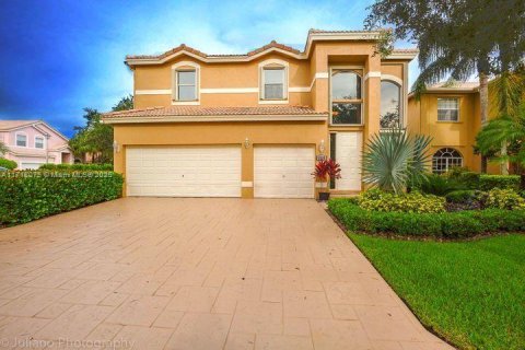 House in Coral Springs, Florida 5 bedrooms, 305.65 sq.m. № 1764133 - photo 2