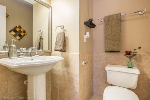 House in Coral Springs, Florida 5 bedrooms, 305.65 sq.m. № 1764133 - photo 24