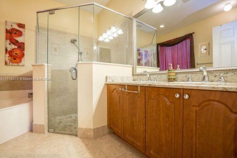 House in Coral Springs, Florida 5 bedrooms, 305.65 sq.m. № 1764133 - photo 22