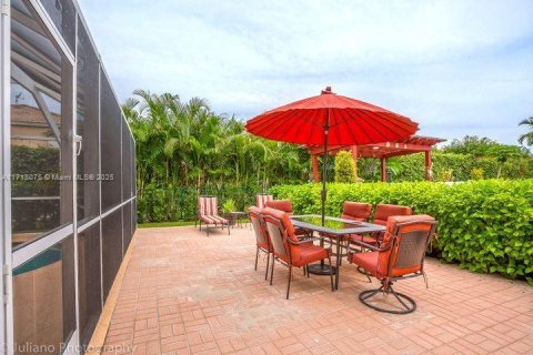 House in Coral Springs, Florida 5 bedrooms, 305.65 sq.m. № 1764133 - photo 7