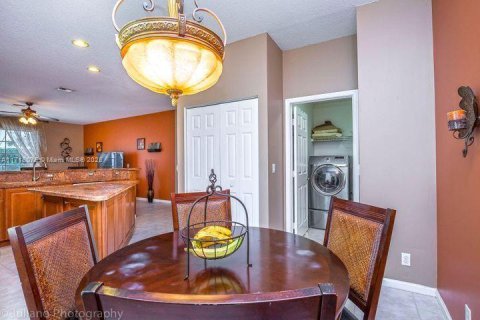 House in Coral Springs, Florida 5 bedrooms, 305.65 sq.m. № 1764133 - photo 25