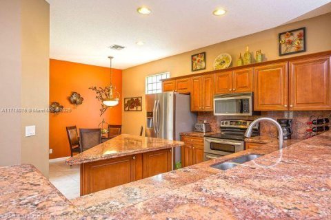 House in Coral Springs, Florida 5 bedrooms, 305.65 sq.m. № 1764133 - photo 26