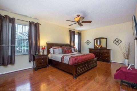 House in Coral Springs, Florida 5 bedrooms, 305.65 sq.m. № 1764133 - photo 21