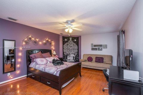 House in Coral Springs, Florida 5 bedrooms, 305.65 sq.m. № 1764133 - photo 19