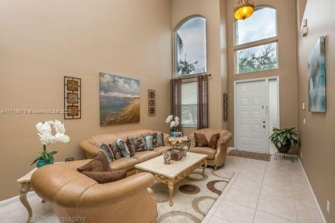 House in Coral Springs, Florida 5 bedrooms, 305.65 sq.m. № 1764133 - photo 12