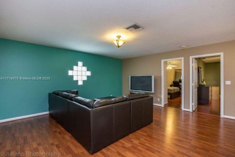 House in Coral Springs, Florida 5 bedrooms, 305.65 sq.m. № 1764133 - photo 15
