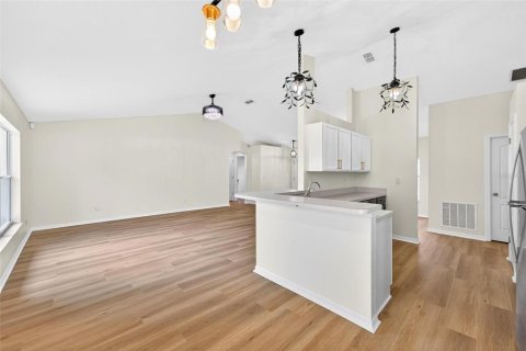 Casa en alquiler en Minneola, Florida, 3 dormitorios, 140.93 m2 № 1903383 - foto 13