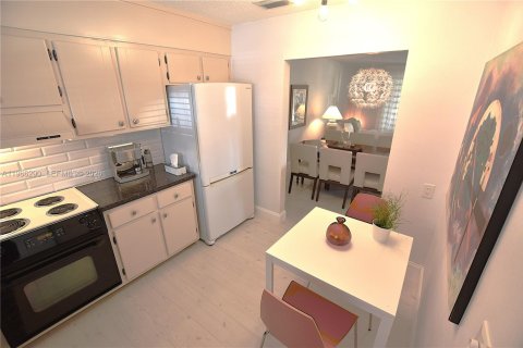 Casa en venta en Lake Worth, Florida, 2 dormitorios, 95.13 m2 № 2028113 - foto 8