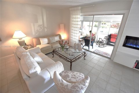 Casa en venta en Lake Worth, Florida, 2 dormitorios, 95.13 m2 № 2028113 - foto 2