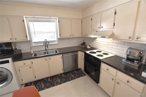 Casa en venta en Lake Worth, Florida, 2 dormitorios, 95.13 m2 № 2028113 - foto 9