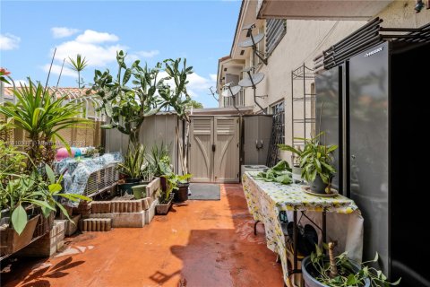 Condominio en venta en Hialeah, Florida, 2 dormitorios, 89.19 m2 № 1863582 - foto 27